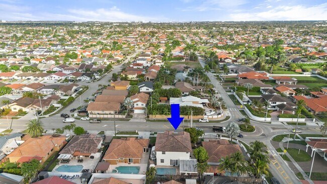 Building Photo - 1360 SW 142nd Ave