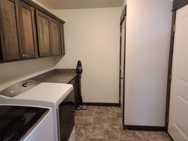 Building Photo - 301 Boone Dr