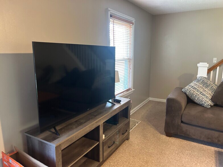 Building Photo - 1536 W 45th St