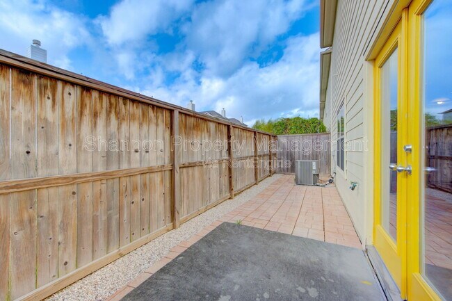 Building Photo - 3707 Main Poplar Dr