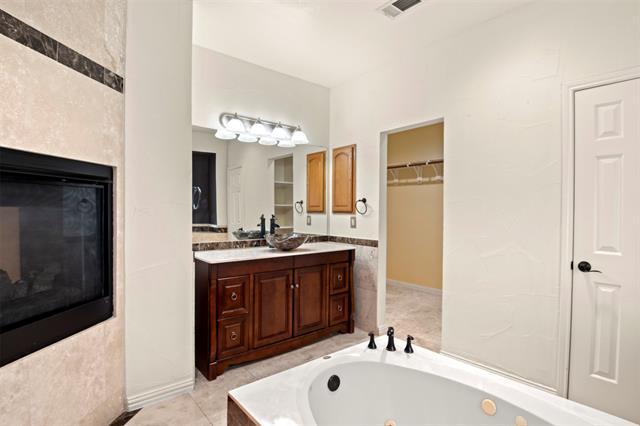 Building Photo - 808 Sabona Dr