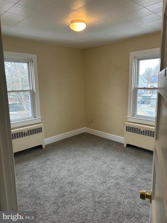 Building Photo - 532 E Hancock St