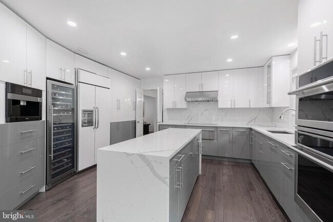Building Photo - 820 Ridge Dr