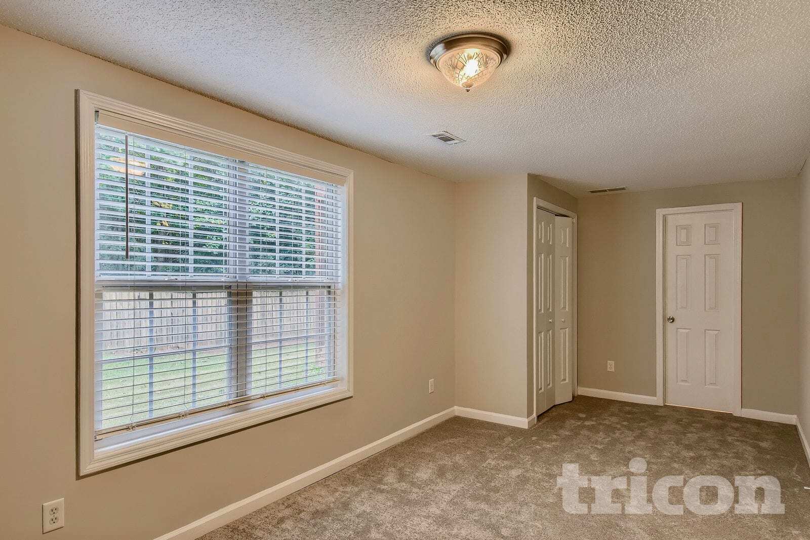 Building Photo - 1309 Vine Cir