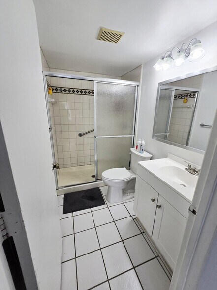 Building Photo - 1102 Green Pine Blvd