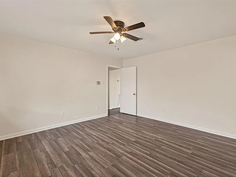 Building Photo - 1001 Eaglewood Ave