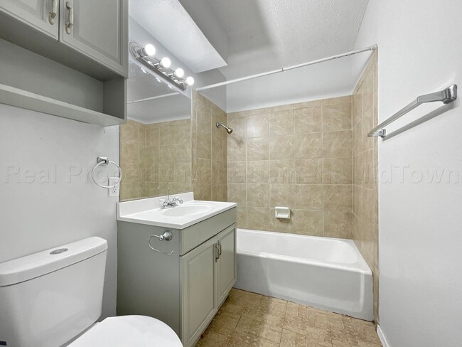 Building Photo - Charming Home in North Arlington
