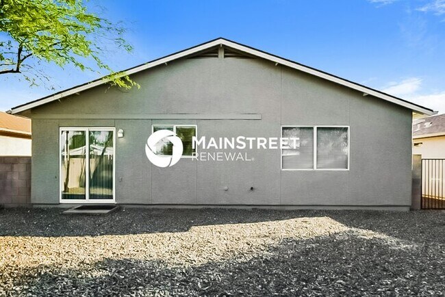 Building Photo - 3 Bedroom Pet-Friendly Home in Tucson, AZ with Main Street Renewal