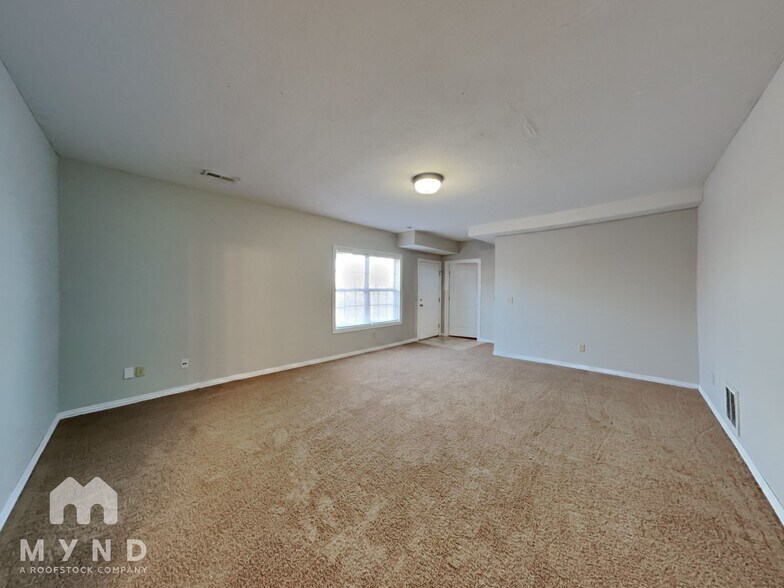 Building Photo - 5673 S Lexington Ave