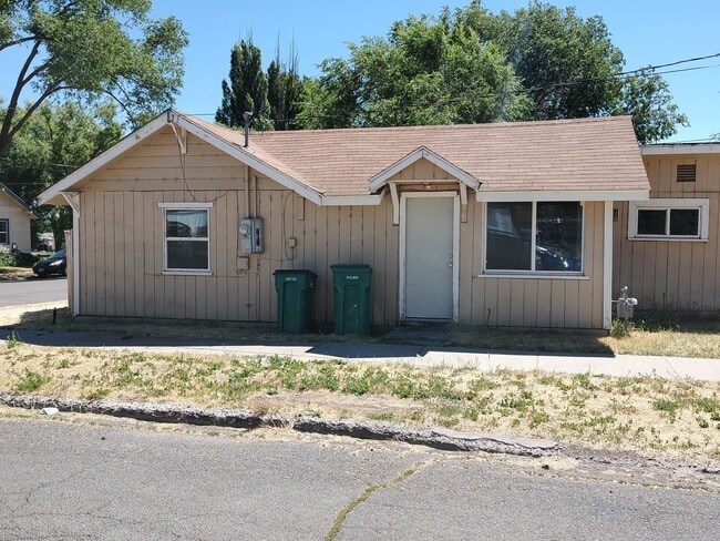 Primary Photo - 2 Bedroom 1 Bath Newly Remodeled House