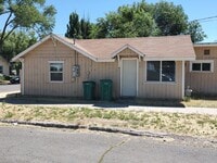 Building Photo - 2 Bedroom 1 Bath Newly Remodeled House