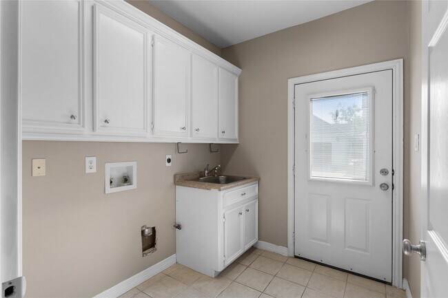 Building Photo - 15680 Connie Ln
