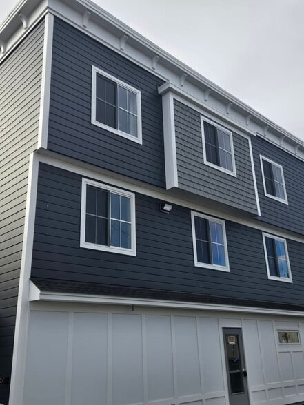 Building Photo - 12 W 5th St