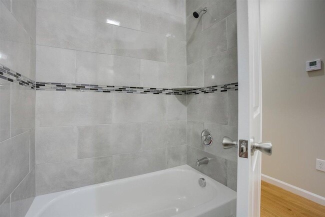 Building Photo - 16 Grant Ave