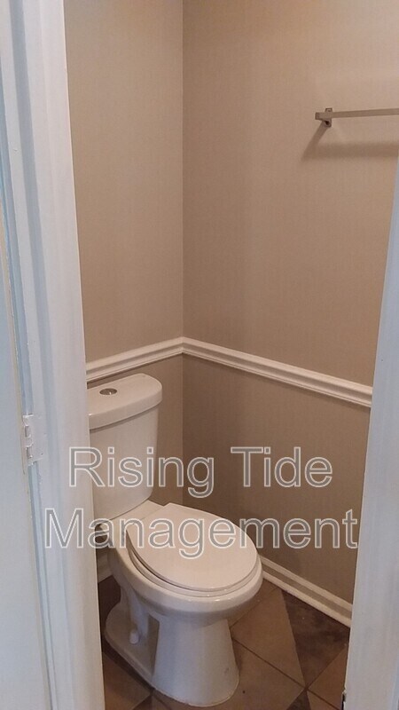 Building Photo - 422 Buckingham Cir