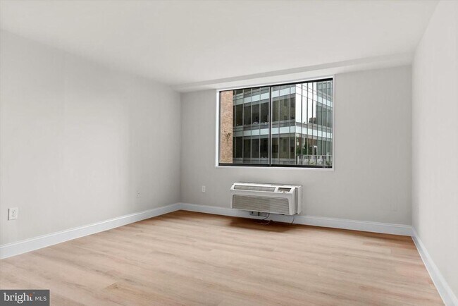 Building Photo - 1325 18th St NW