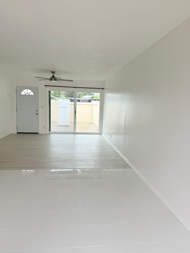 Building Photo - 1219-1219 Kuokoa St