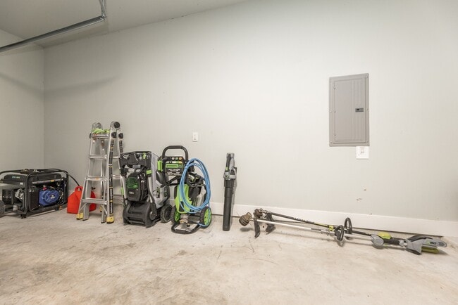 Building Photo - 9 Drywood Ln