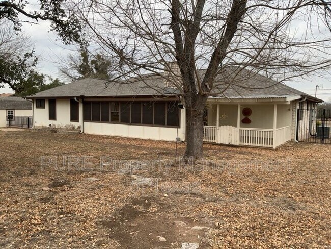 Building Photo - 2004 Walsh Dr