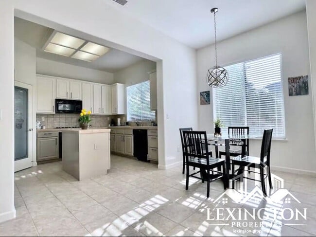 Building Photo - Stunning, 5BD/3BA Home, in West Sacramento with a Pool and BBQ!