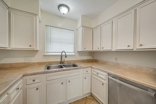 Building Photo - 3702 Malone Dr