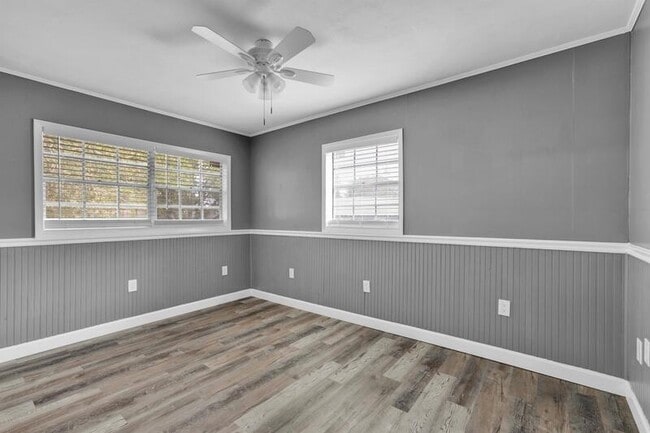 Building Photo - 815 Sherwood Dr