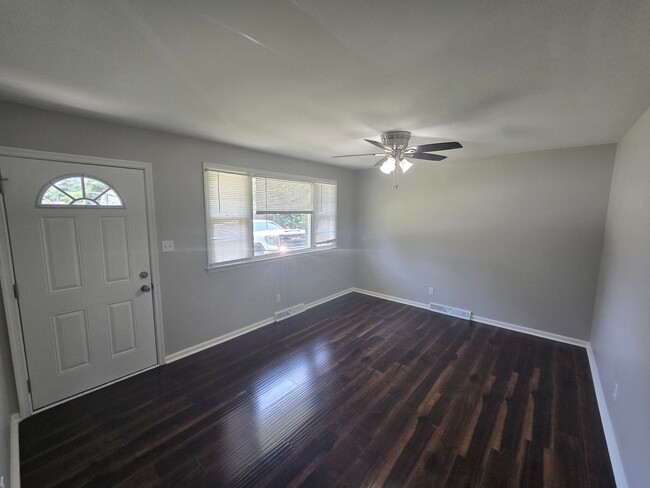 Building Photo - 3 bedroom in Petersburg