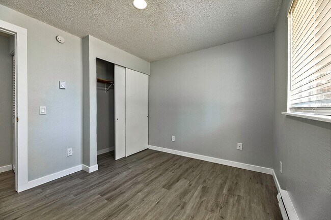 Building Photo - READY SET MOVE!!! GREAT PRICE & LOCATION - Darling Rambler in Olympia