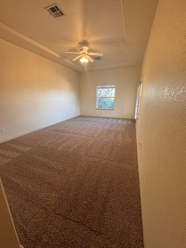 Building Photo - Adorable Towhhome Located off Foothills