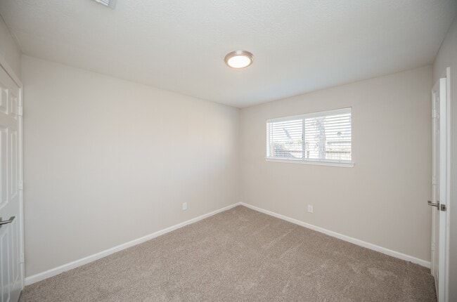 Building Photo - 121 Coffee Ln