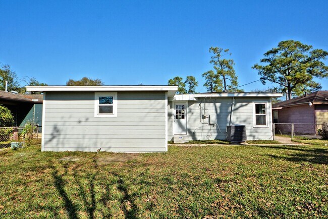 Building Photo - 3834 Rosedale St