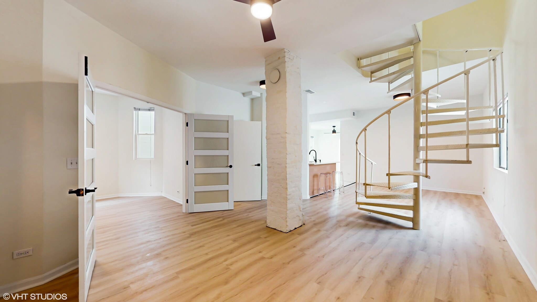 Building Photo - 2430 N Southport Ave