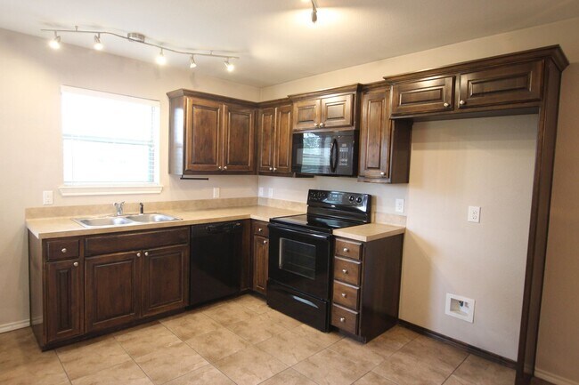 Building Photo - 15984 FM Rd 16