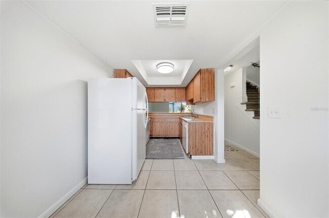 Building Photo - 2131 Ridge Rd S