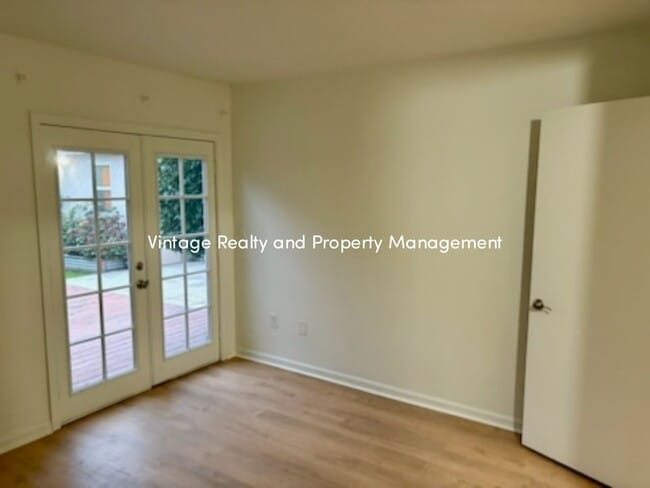 Building Photo - Back On The Rental Market Great Single Story Three Bedroom Home!!!