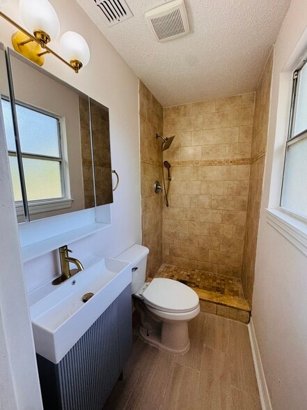 Building Photo - 6650 Pinnochio Dr