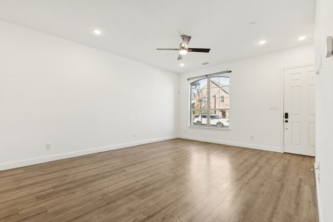 Building Photo - 7143 Buchanan Dr