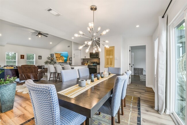 Building Photo - 2550 Roy Cir