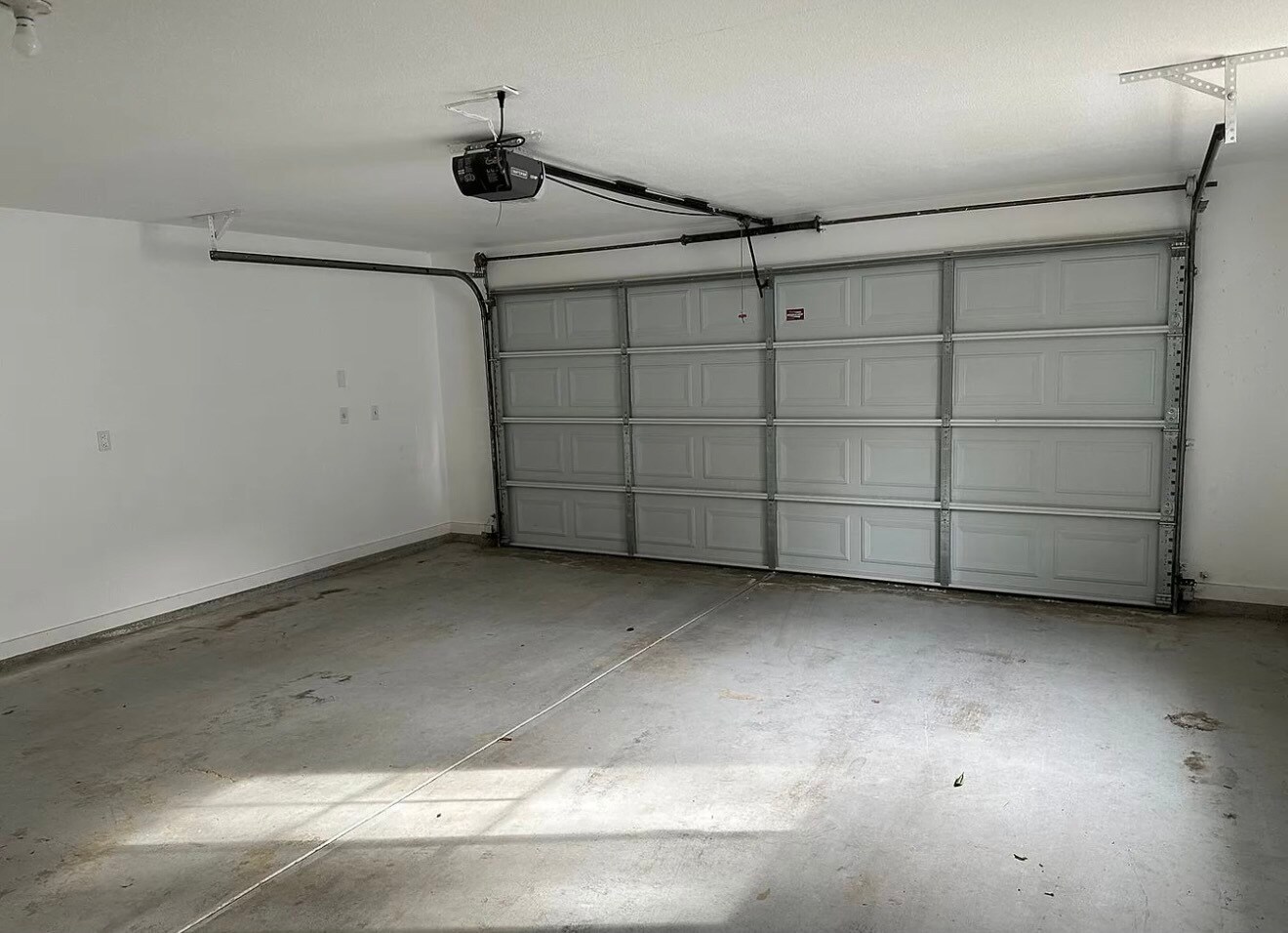 Building Photo - 5444 W Sunnyside Ct