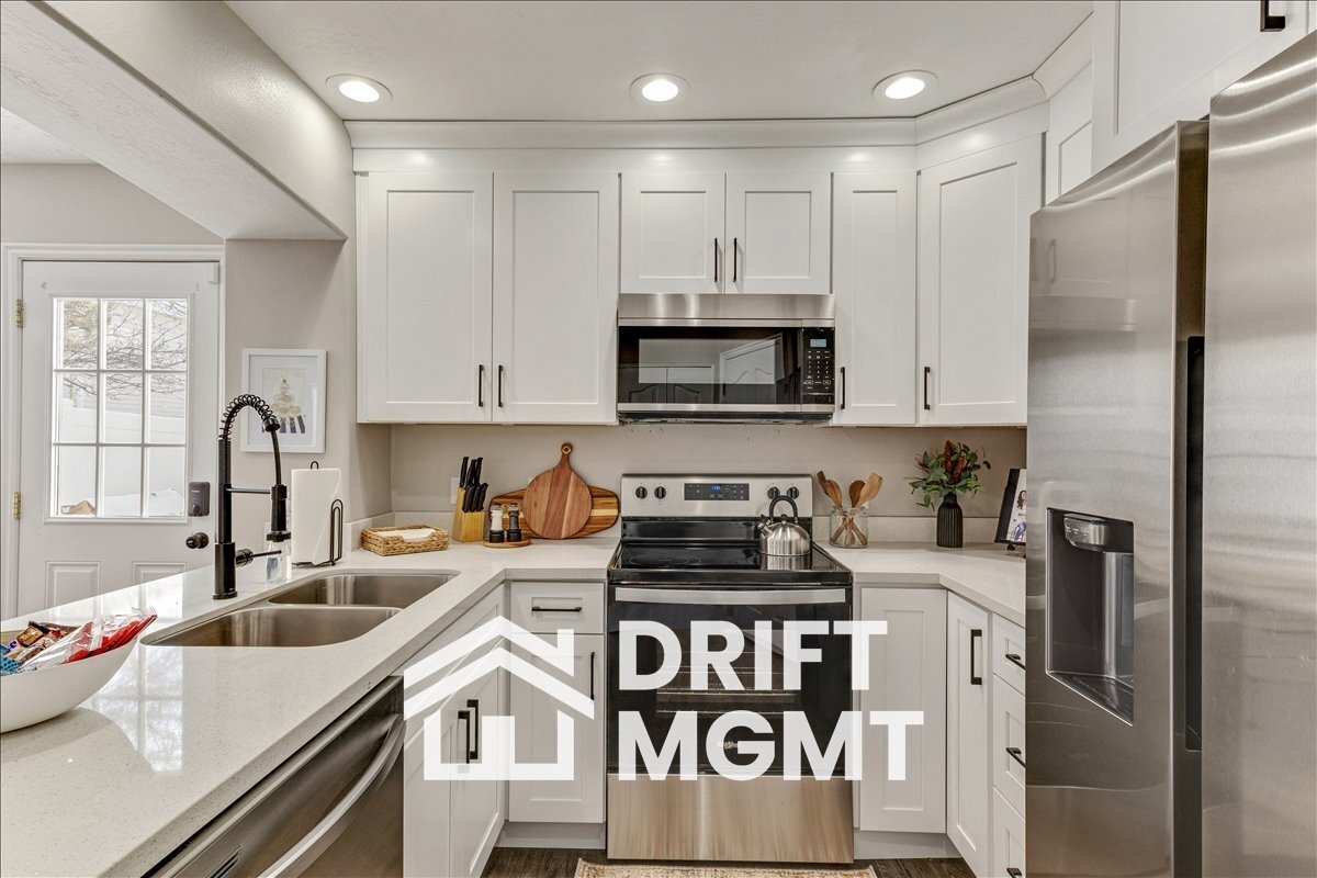 Building Photo - 184 E Rideout Hall Ln