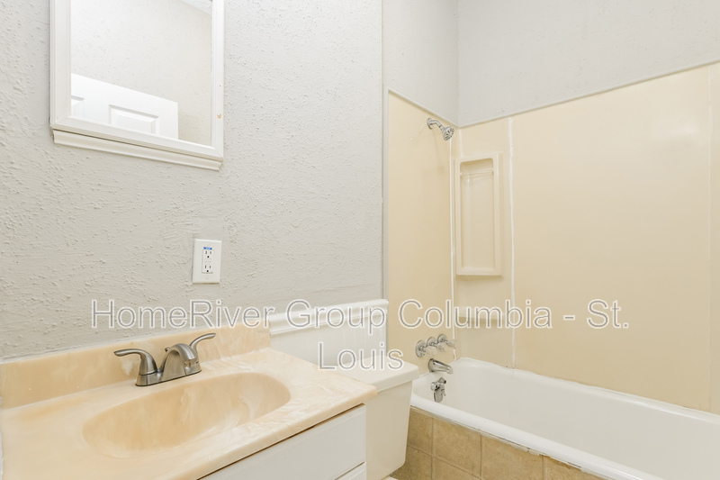 Building Photo - 8914 Ramona Ave