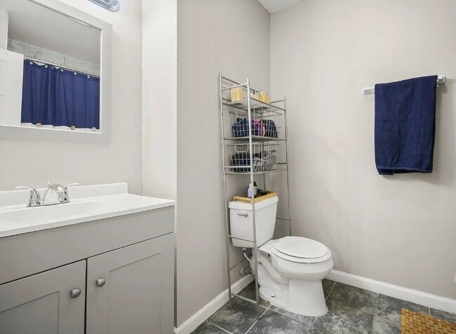 Building Photo - 8638 Justin Ave
