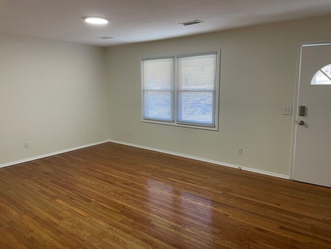 Building Photo - 3 Bedroom 2 Bathroom Home in Kingsport, TN