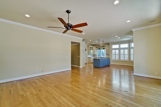 Building Photo - Stunning two-story spacious home on tranquil tree-lined street.