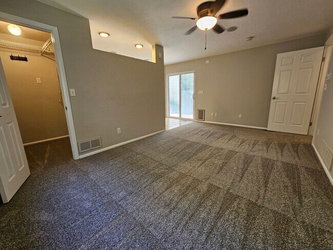 Building Photo - Virginia Village Home New Paint, Carpet, Blinds Backs up to Cherry Creek Trail