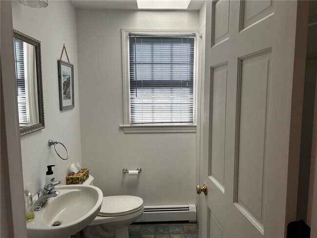 Building Photo - 123 Border Ave