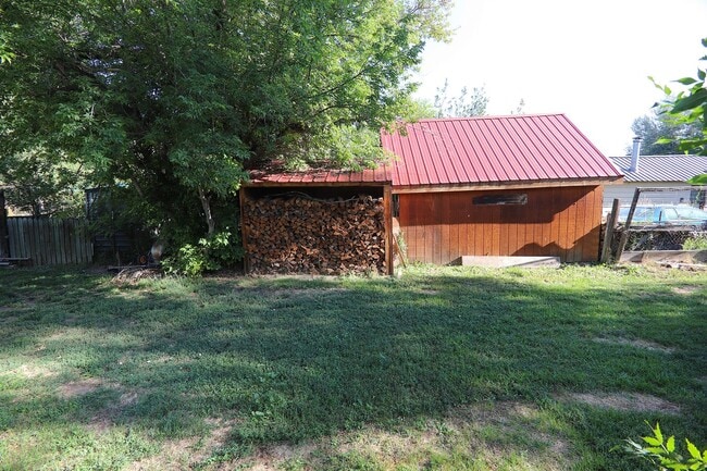 Building Photo - 1 bed 1 bath home along the river