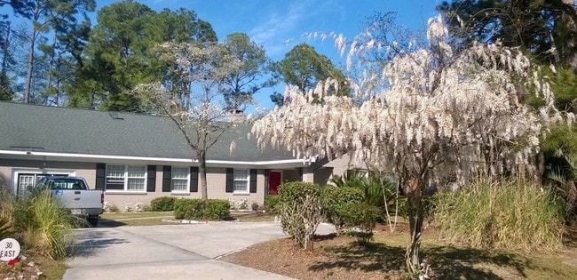 30 East 67th - 30 E 67th St