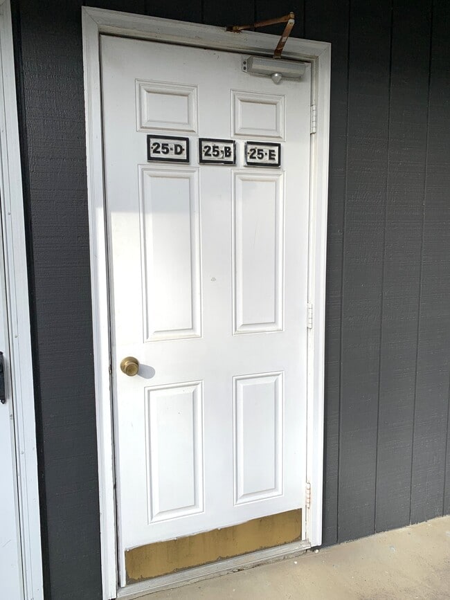 Building Photo - 3700 Golf Colony Ln