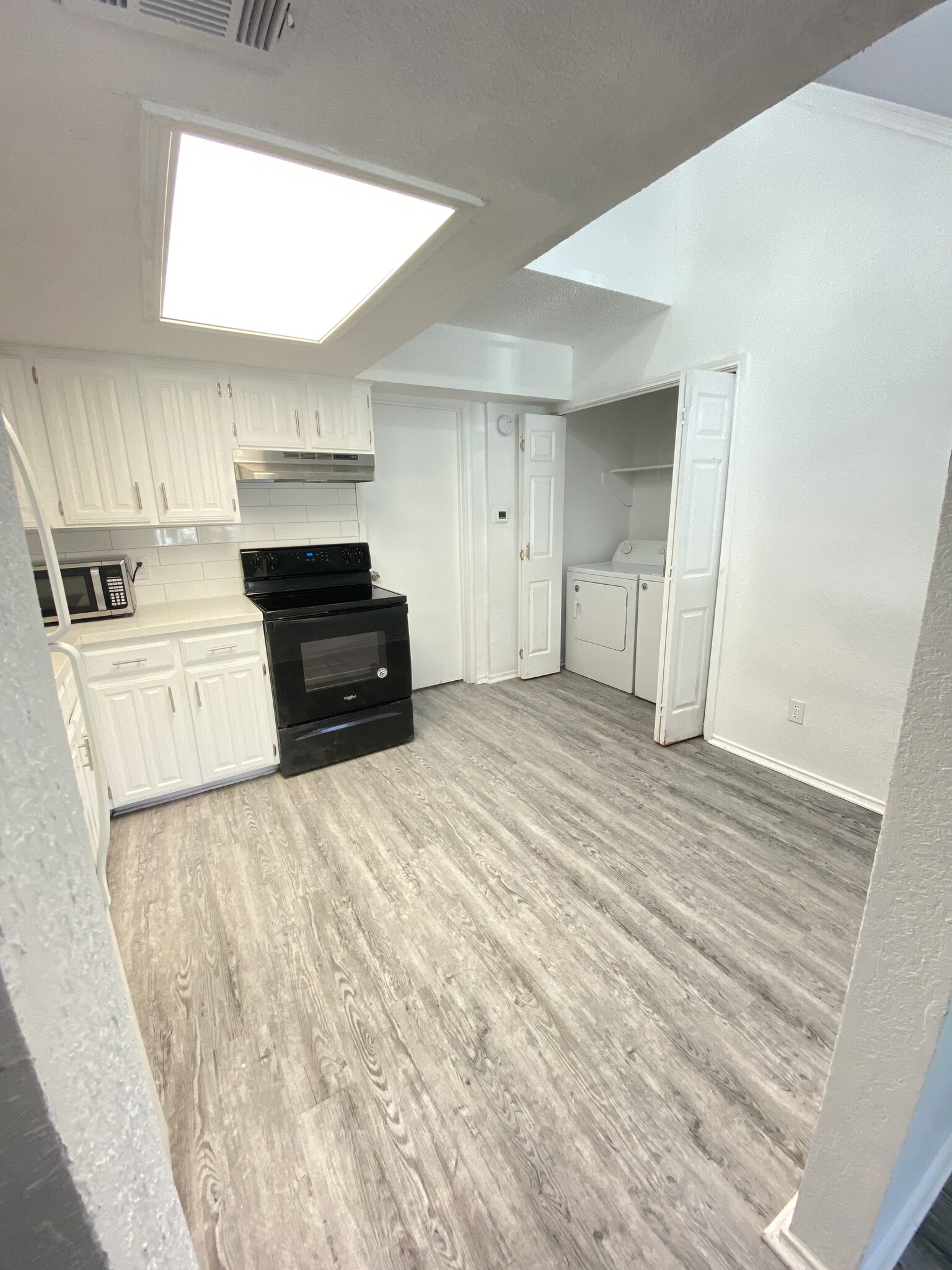 Building Photo - 311 Kings Way Dr